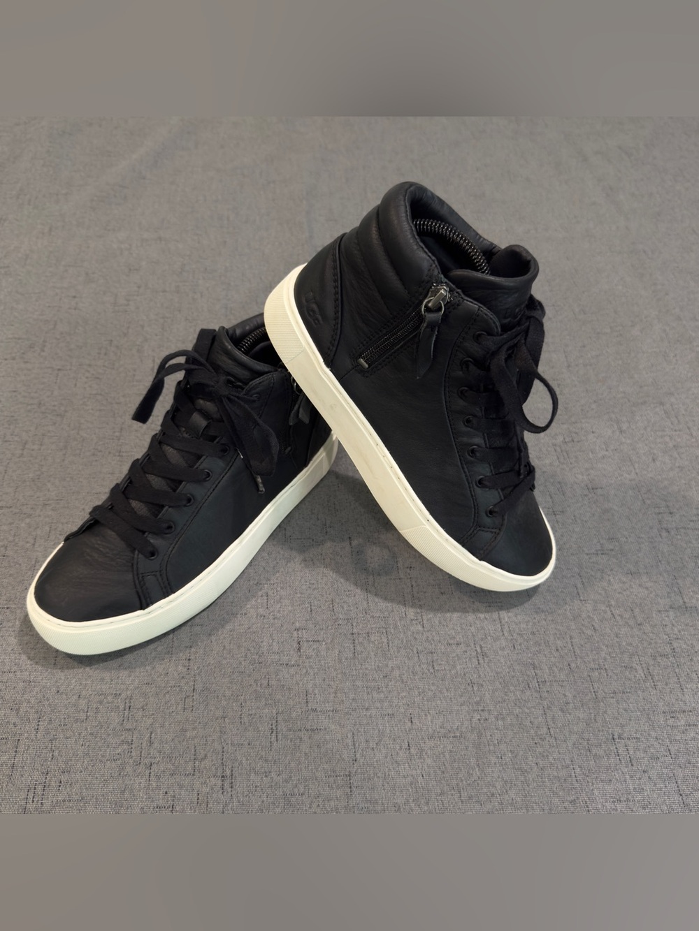 UGG Olli Black Leather High Top Side Zip Sneaker Shoes Women's Size 7.5